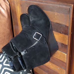 Arizona Jeans black women's wedge booties. Size 9.5M. Worn once to a wedding.